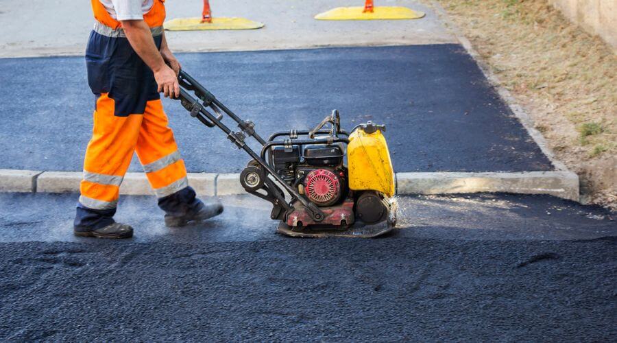 Professional gutter cleaning in Rowan, IA